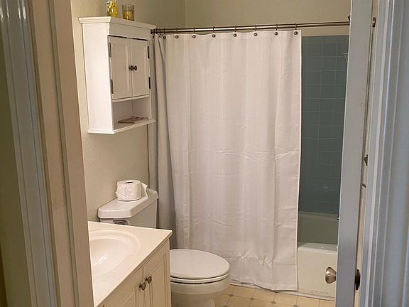 5th image of 5117 Soundside Dr