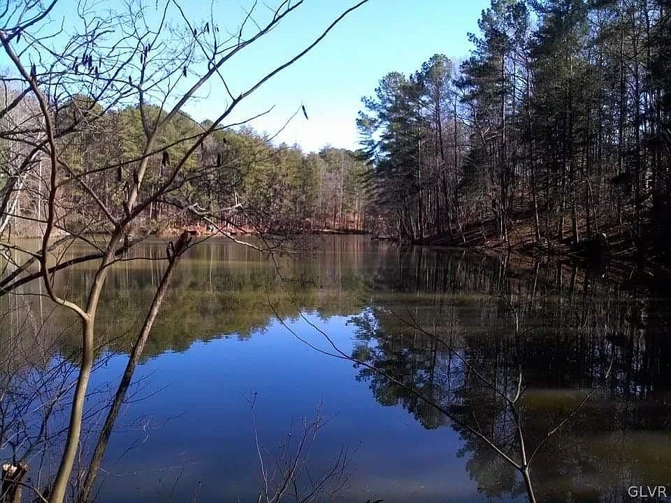2nd image of 912 Jojo Rd
