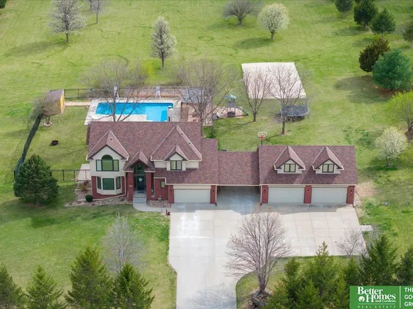 9751 Choke Cherry Ln, Papillion, NE 68046