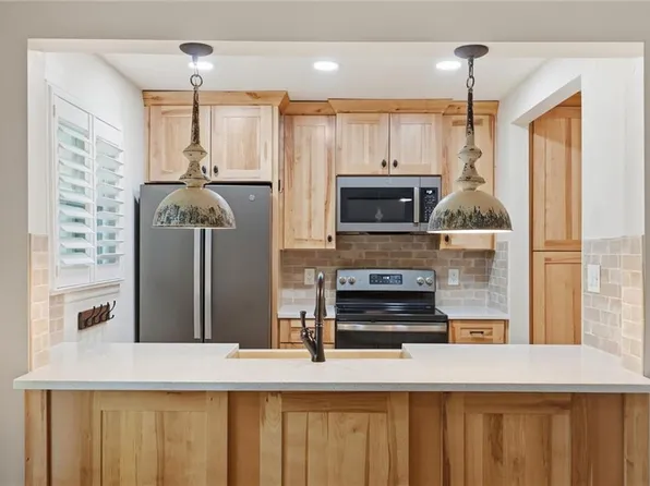 8346 NW Barrybrooke Dr, Kansas City, MO 64151