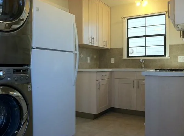 1436 Russell St — Photo 4