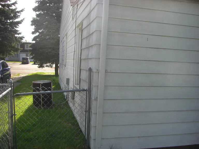 21395 Oxford Ave — Photo 15