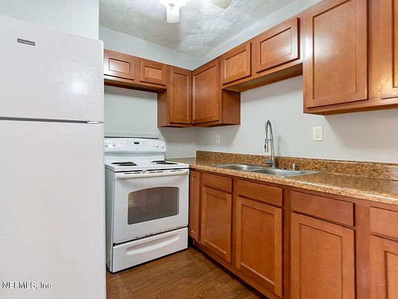 3rd image of 2862 WOODLAND Street