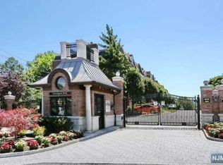 3 Victoria Pl E #3, Fort Lee, NJ 07024