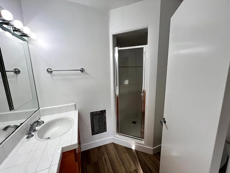 808-812 Westmount Dr — Photo 16