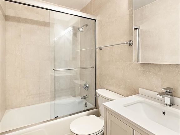 5th image of 165 W 66th St APT 6Z