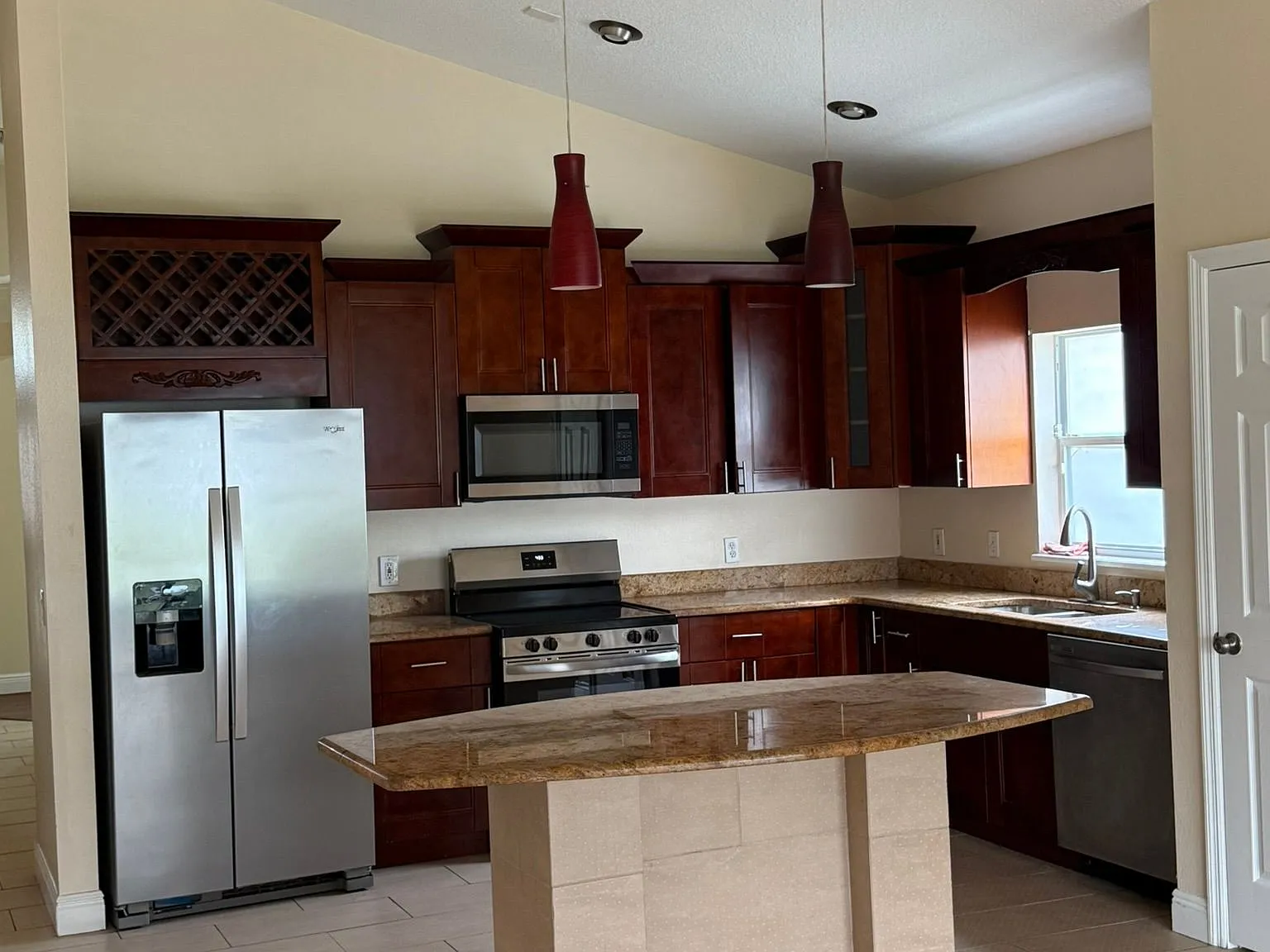 4 bed, 2.0 bath, $2,550 — Photo 4