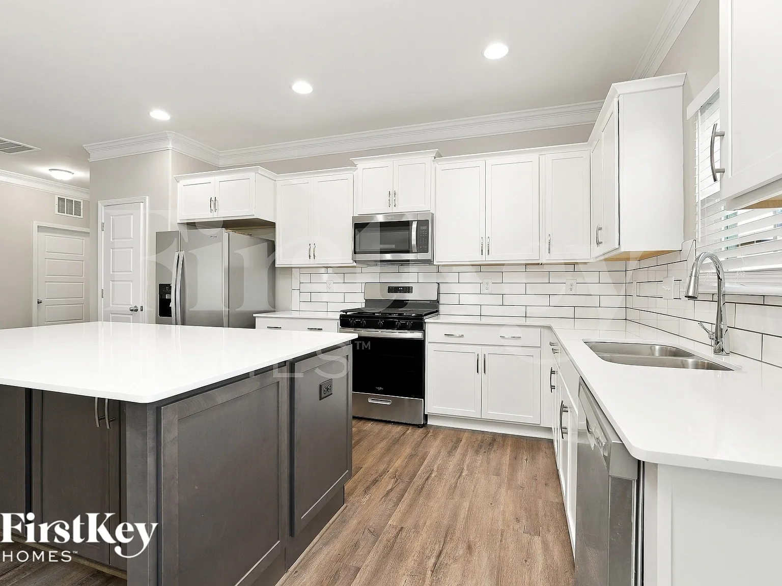 5 bed, 3.5 bath, 2844 sqft, $2,390 — Photo 4