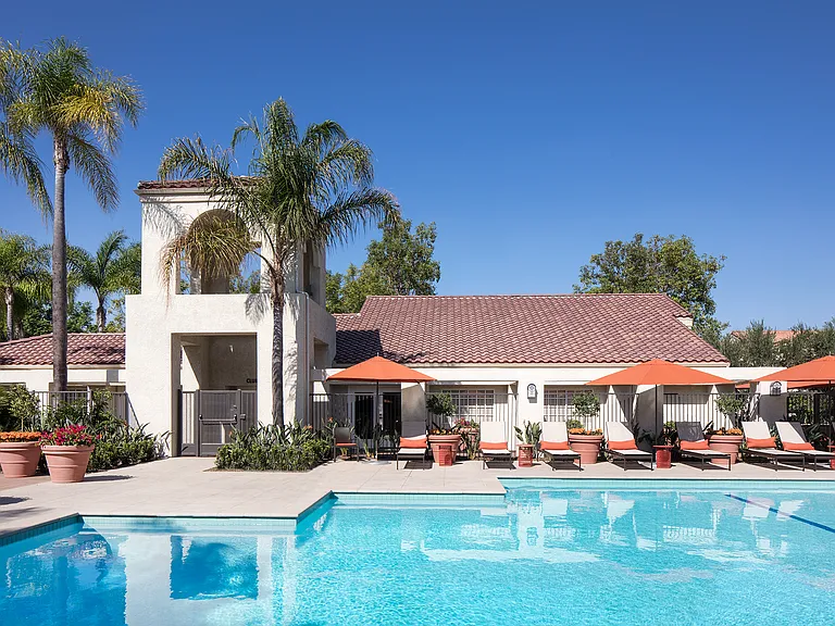 Aliso Town Center Apartment Homes — Photo 3