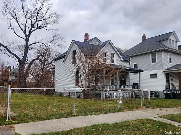 3rd image of 2660 Wreford St