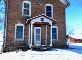 1234 N Henderson Rd, Freeport, IL 61032