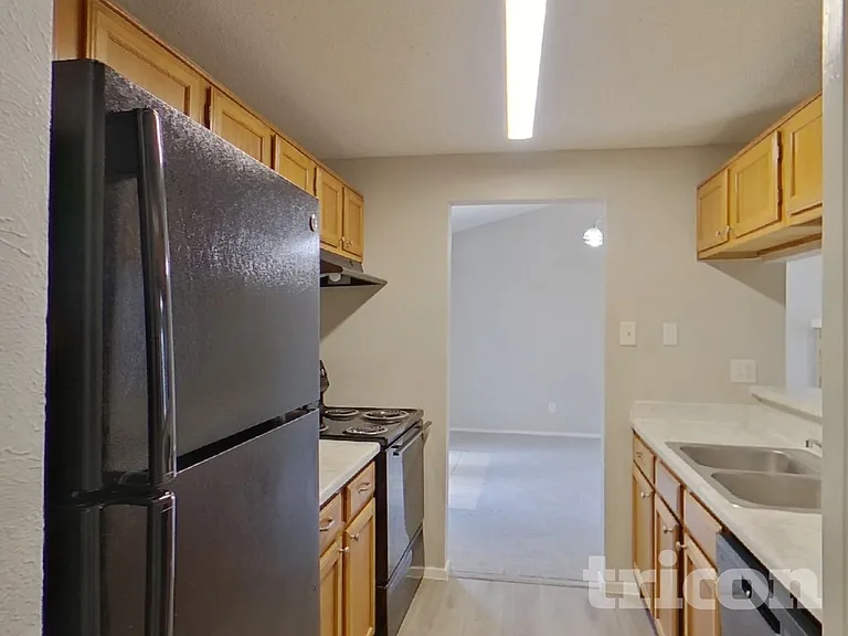 3913 Bigleaf Ln — Photo 7