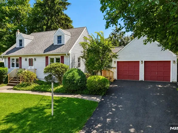 12 Grove St, Ramsey, NJ 07446