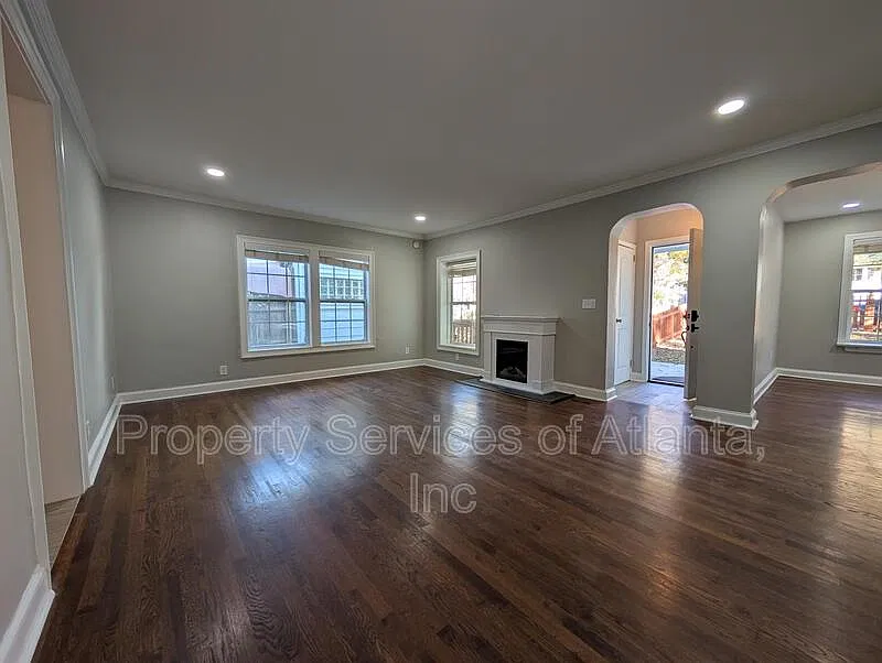 2 bed, 2.0 bath, 1399 sqft, $3,450 — Photo 2