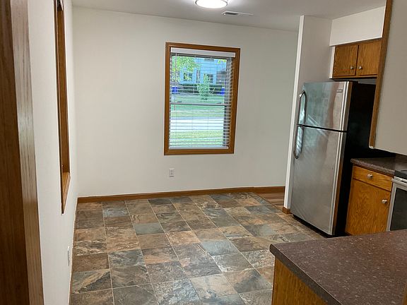 3rd image of 30 Heritage Dr