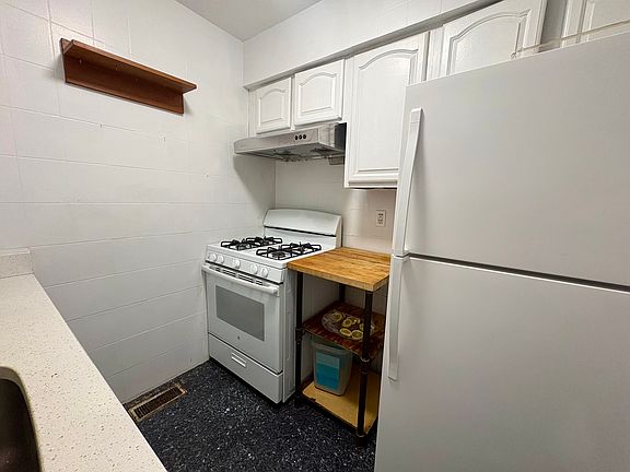5th image of 32A Stuyvesant Ave APT 1