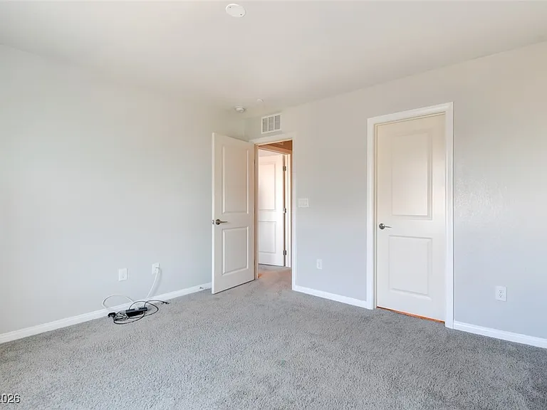 7030 Spicy Merlot St — Photo 4
