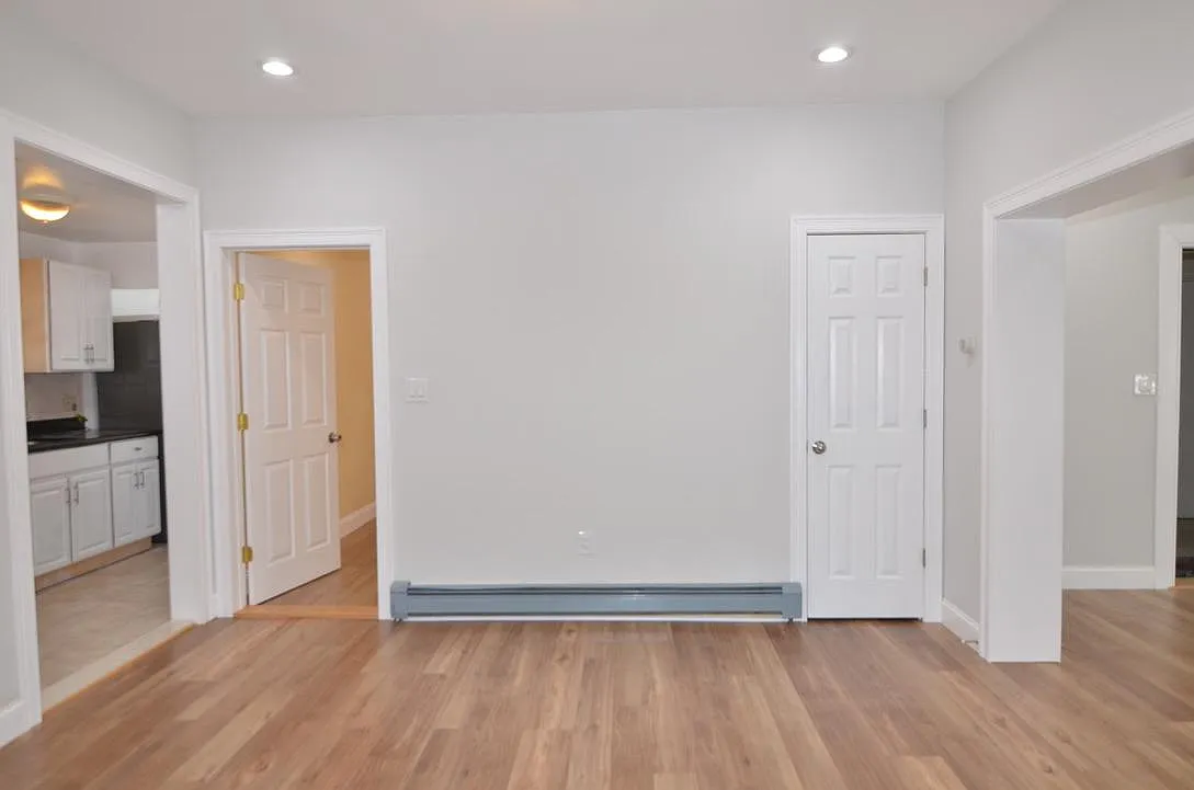 3 bed, 1400 sqft, $2,700 — Photo 4