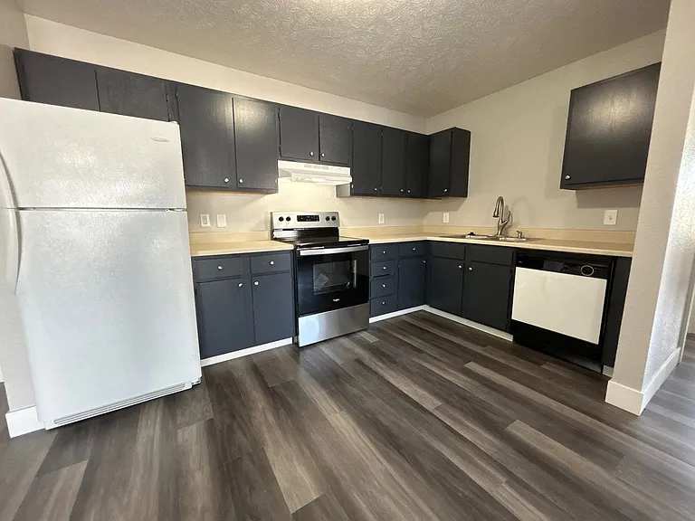 940 S 27th St — Photo 10