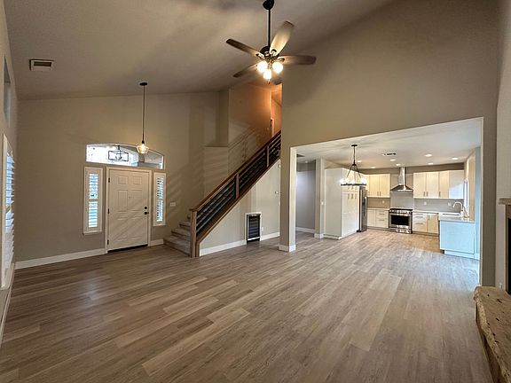 4th image of 584 Hillswick Cir