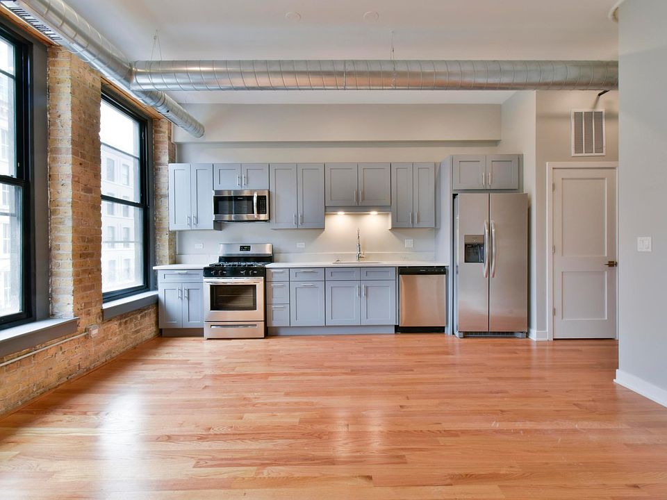 1st image of 25 W Hubbard St #303