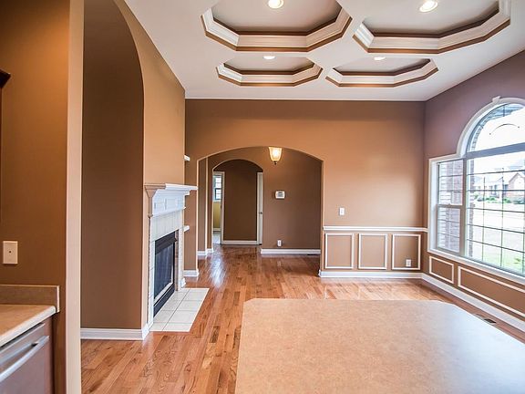 5th image of 304 Willow Crossing Ct