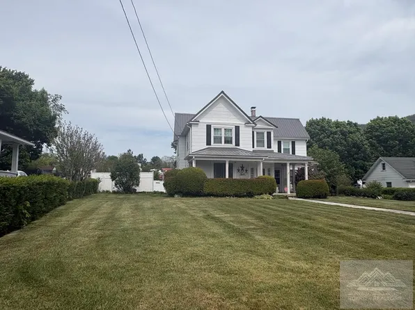 2215 Walton Ave, Bluefield, WV 24701