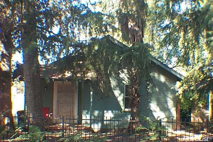 1st image of 2849 Redwood Ave
