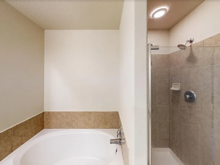 16841 Greenhouse St — Photo 15