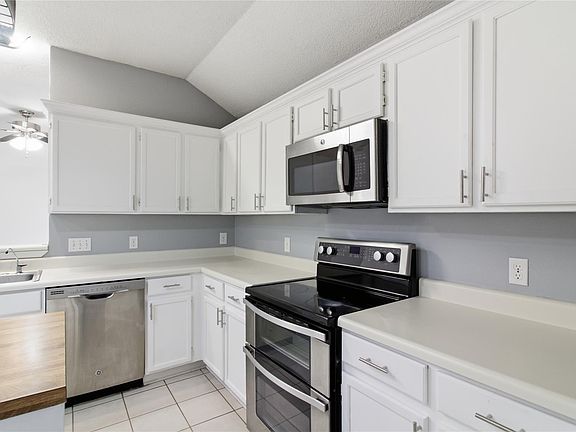 4th image of 120 Mule Deer Ct