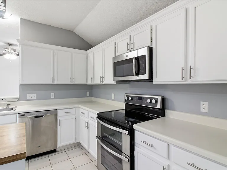 120 Mule Deer Ct — Photo 4
