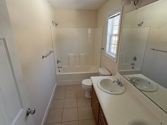 5th image of 419 Branchwood Dr