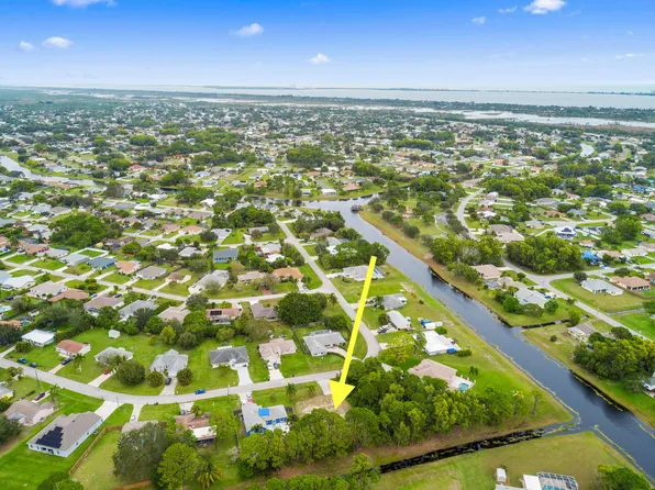 2292 SE Trillo Street, Port St Lucie, FL 34952