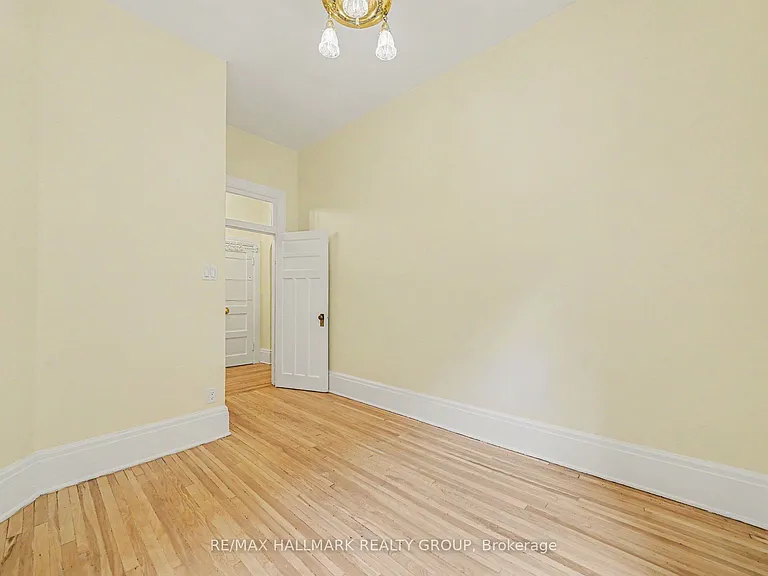 413 Elgin St #4 — Photo 16
