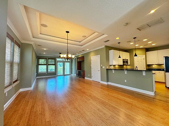 2nd image of 113 Sunset Cir S