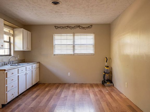 8th image of 217 Mini Rd SE
