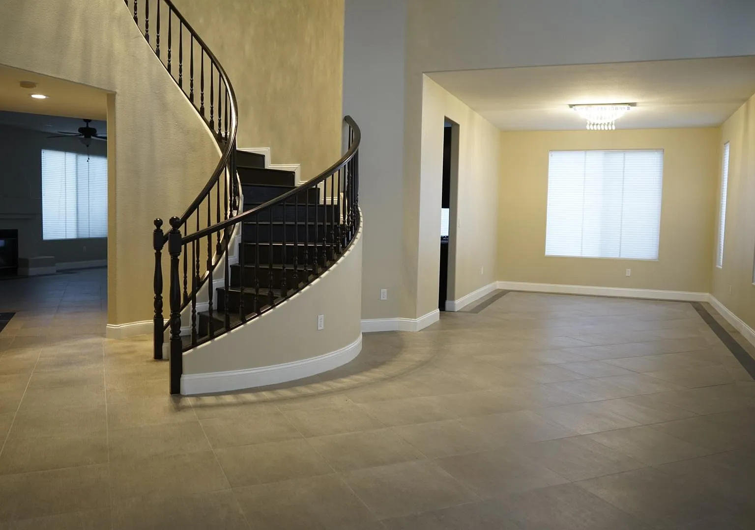 4 bed, 2.5 bath, 2952 sqft, $3,500 — Photo 2