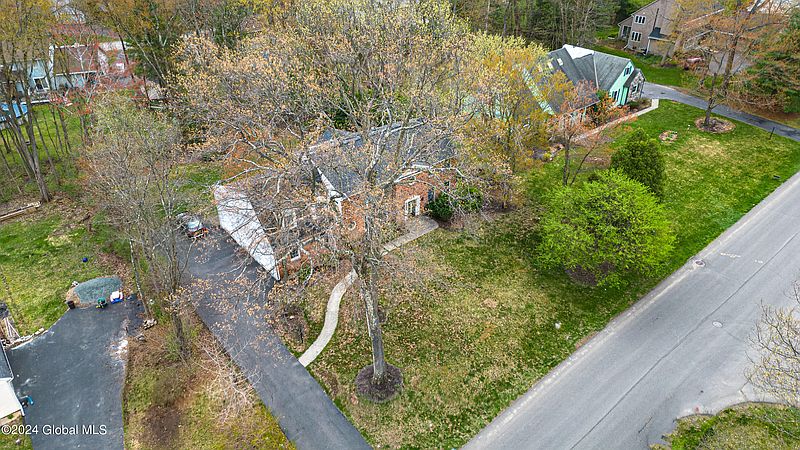 2nd image of 794 Avon Crest Boulevard