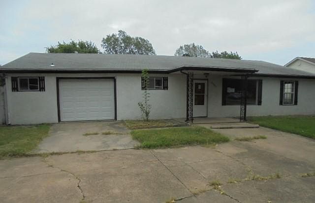 1st image of 2304 Lincoln Dr