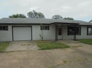 2304 Lincoln Dr, Baxter Springs, KS 66713