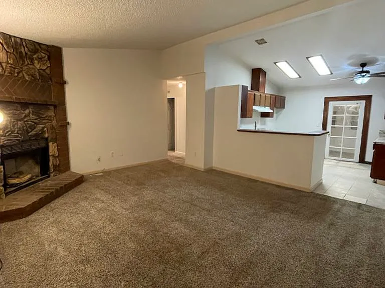 14205 Winchester Dr — Photo 3