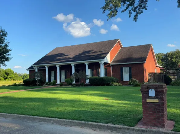 722 Pecan Grove Cir, Greenwood, MS 38930