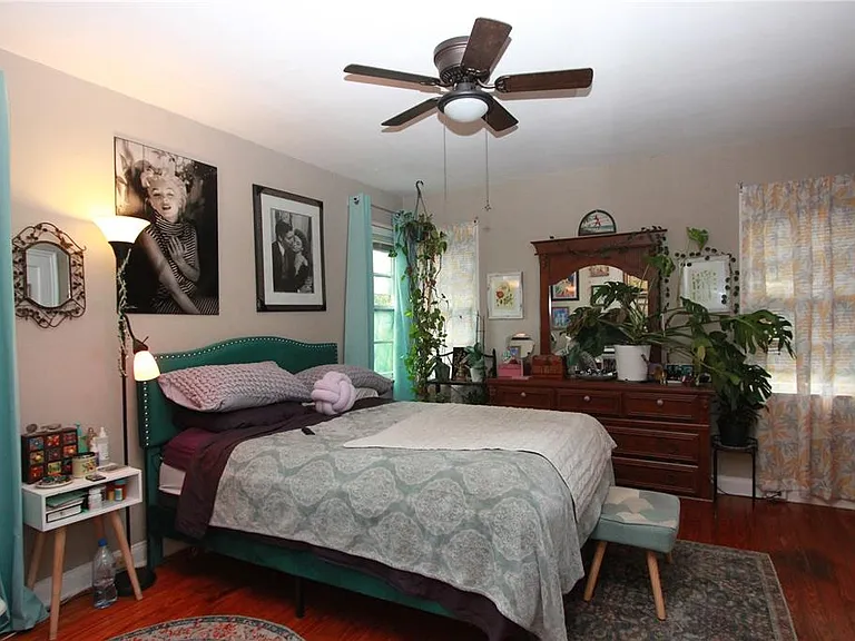 415 E Gore St — Photo 13