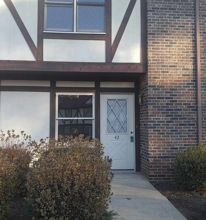 1st image of 100 W 17th St APT 42