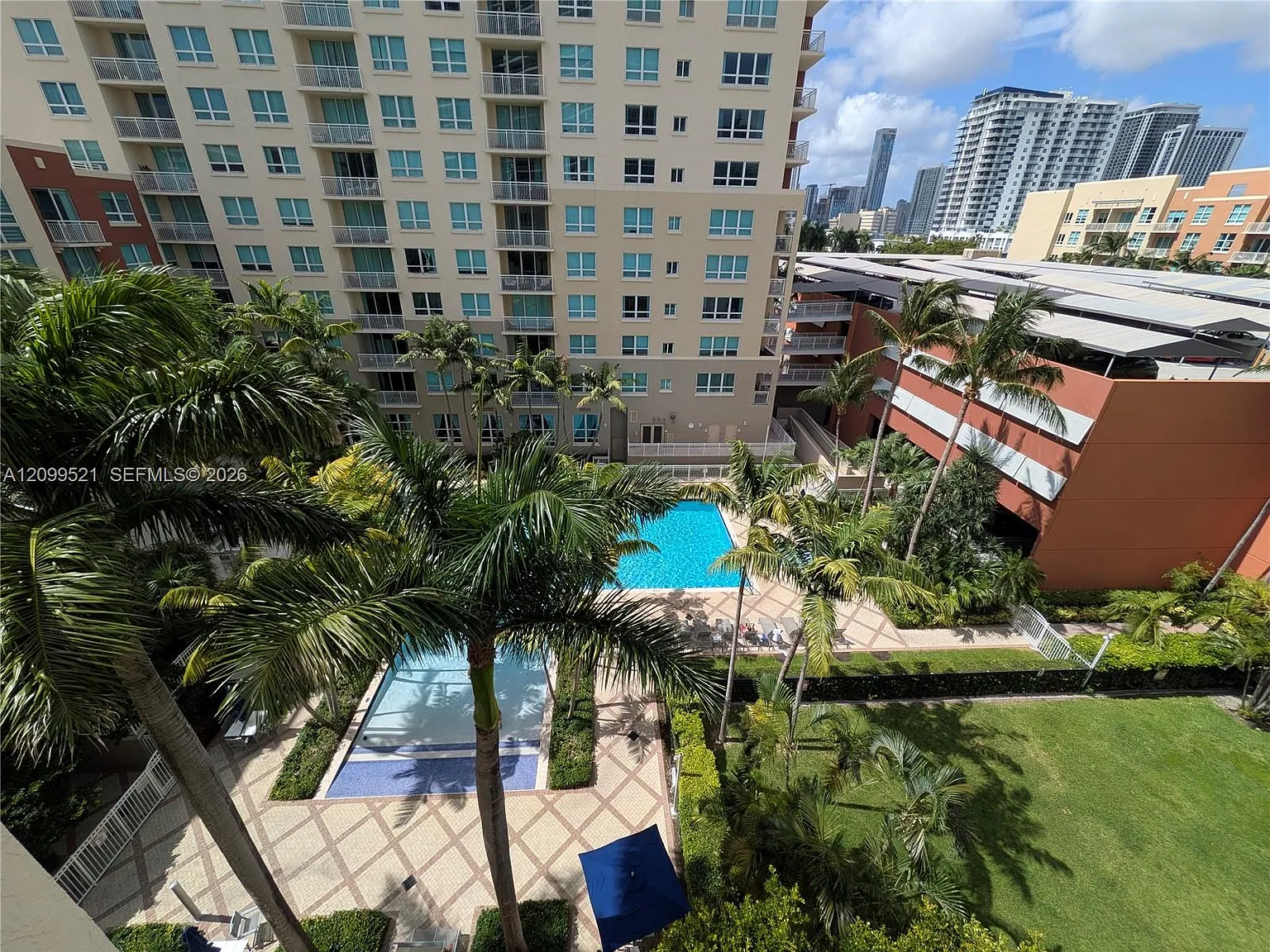 Cite Condo — Photo 3
