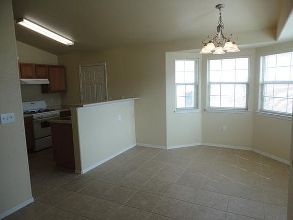 2nd image of 931 Larkspur Ave
