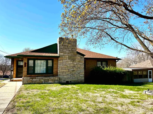 403 E 9th St, Yankton, SD 57078