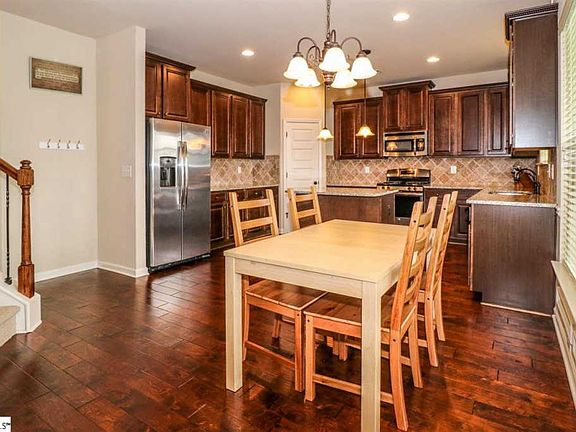 3rd image of 513 W Holloway Dr