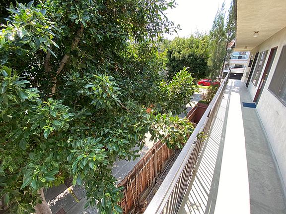 3rd image of 3746 S Canfield Ave APT 7