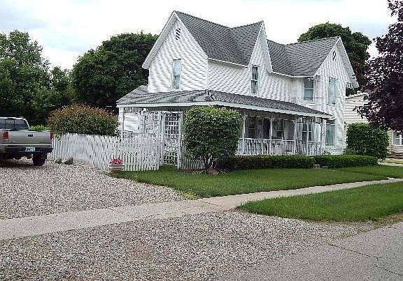 3rd image of 32 Moyers St